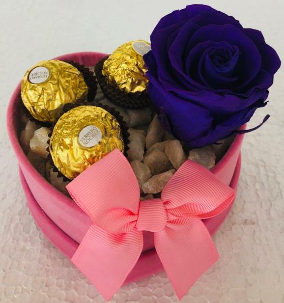 Caja Corazn con Rosa Preservada y Bombones Ferrero Rocher